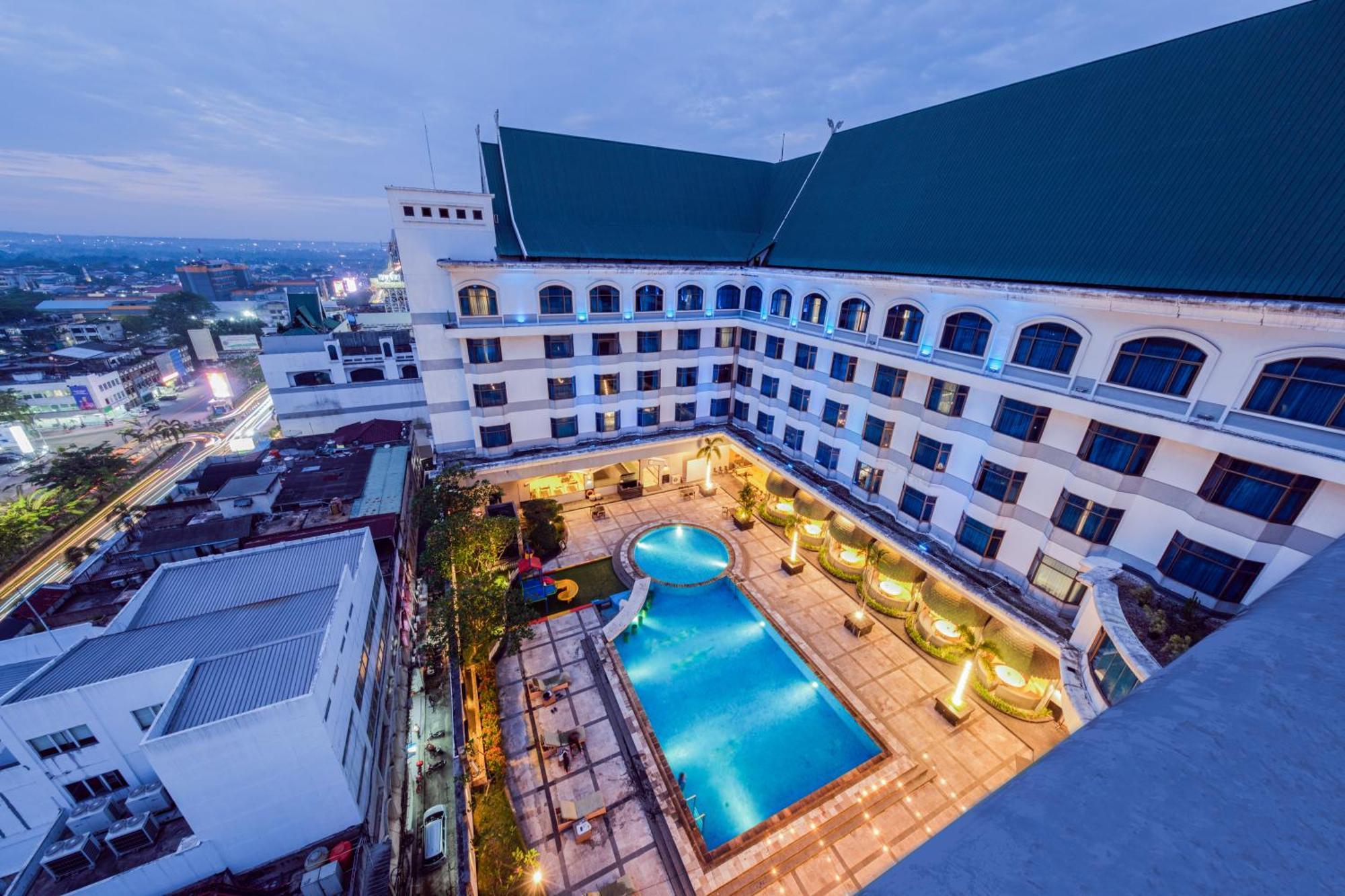 Grand Jatra Hotel Pekanbaru Extérieur photo