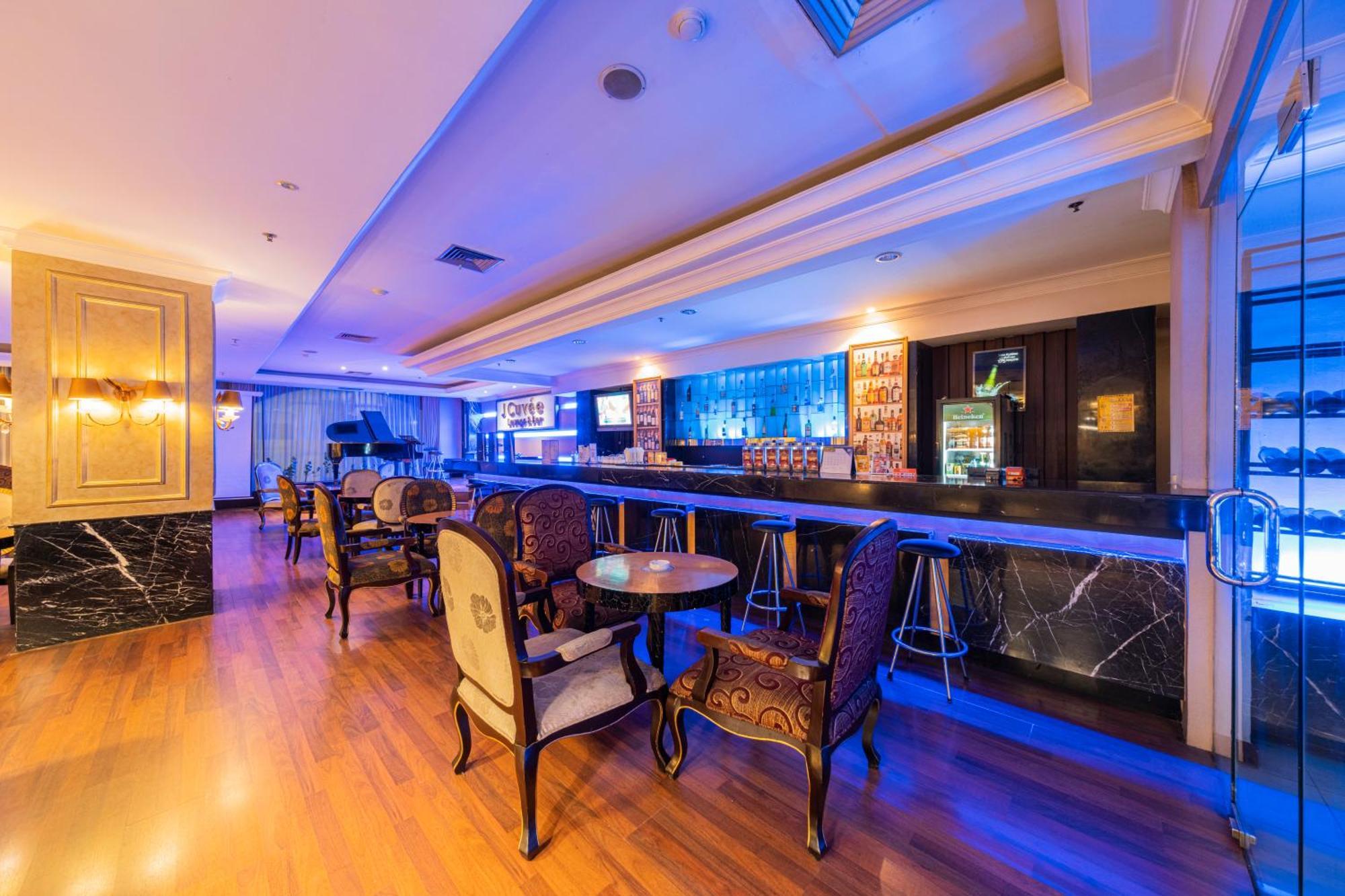 Grand Jatra Hotel Pekanbaru Extérieur photo